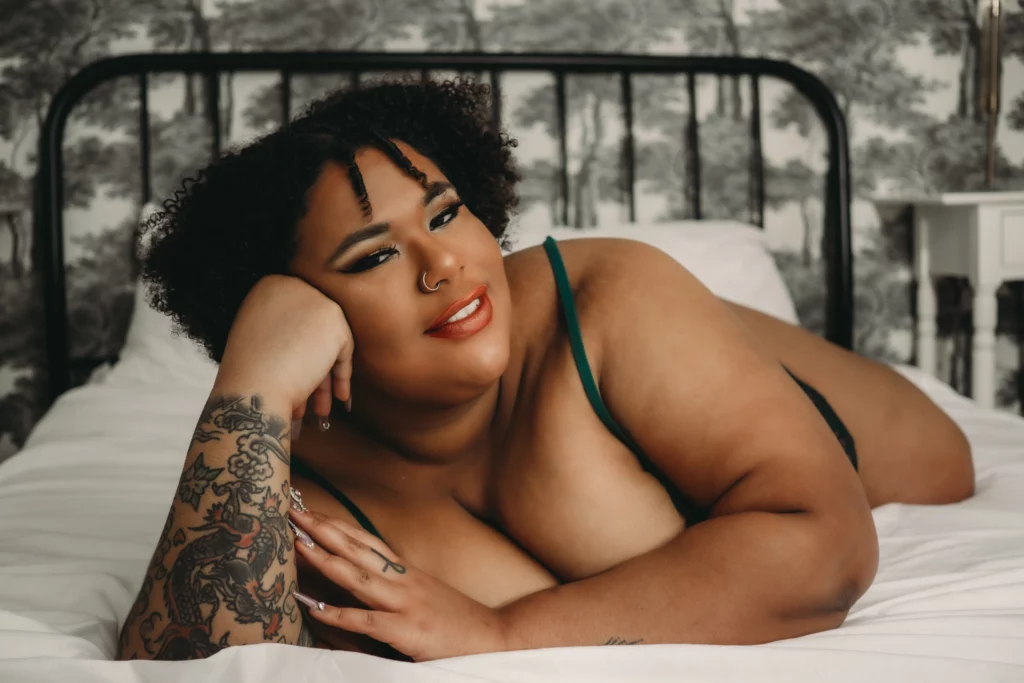 Black woman lying on the bed, smiling at the camera, wearing a green bra. Photo by Embodied Art Boudoir. Preparation, get ready, prep for your boudoir shoot, plan for your boudoir photoshoot, organized, boudoir inspiration, boudoir ideas, colorado boudoir, denver boudoir, boulder boudoir, colorado springs boudoir, female photographer, planner, boudoir fun, boudoir is for everyone